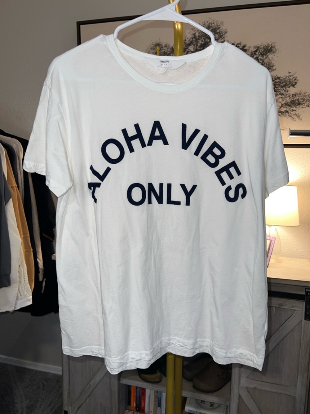 ALOHA VIBES ONLY White Graphic Tee Women’s Size 1